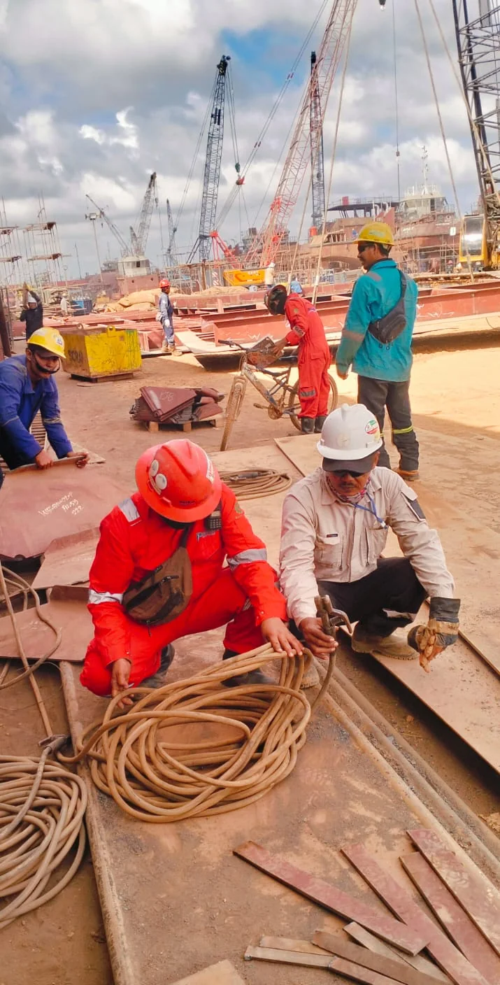 Deck rigging work
