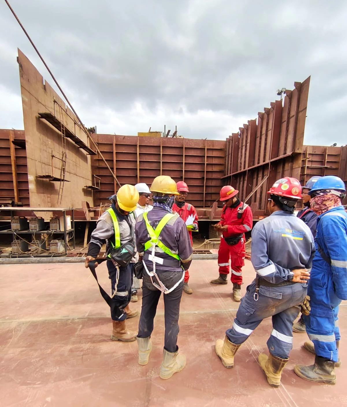 Worker walkthrough in shipyard
